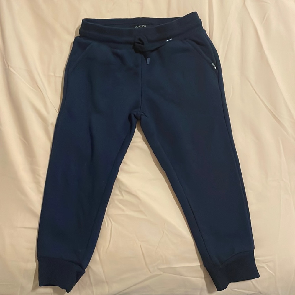 Easy pull-on waist